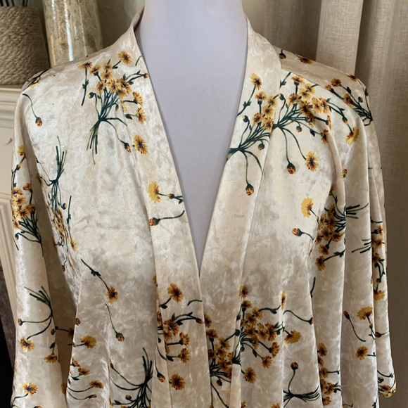 Anthropologie Floreat dandelion velvet kimono duster one size - Picture 2 of 11